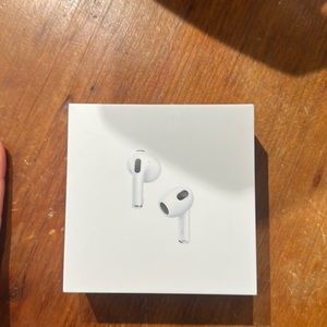 AIRPODS 3rd GENERATION NEW WITH BOX
